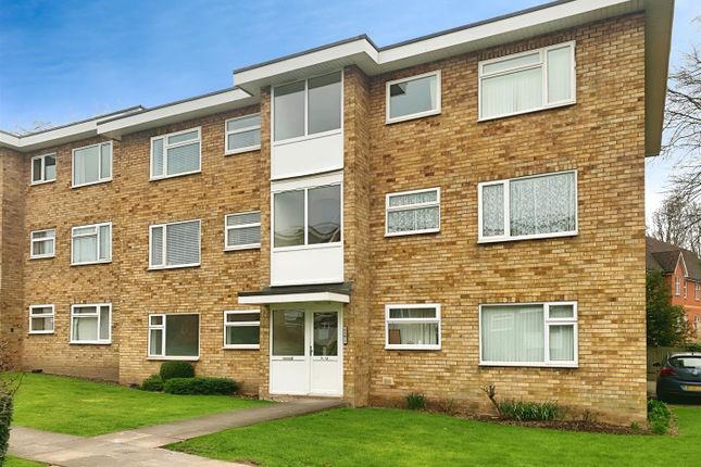 Thumbnail Flat to rent in Simon Close, Nuneaton