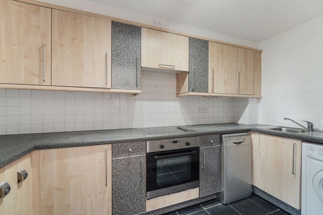 Flat 39, Regents Court Sopwith Way, Kingston Upon Thames photo 3