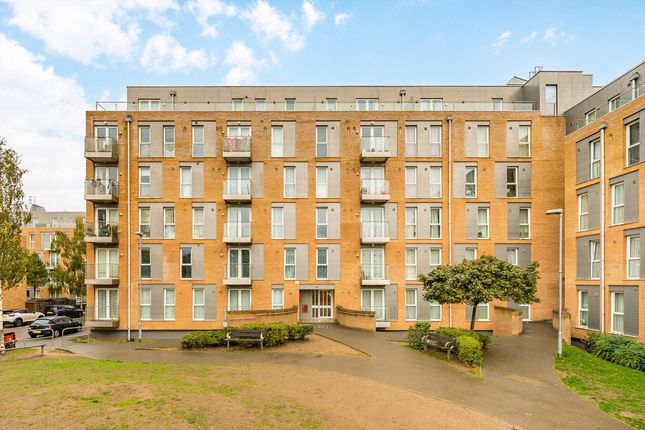 Pontes Avenue, Hounslow photo 5