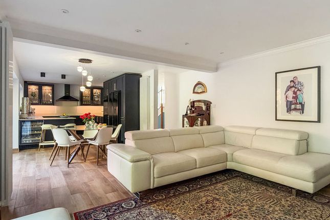 Waverley Drive, Camberley photo 2
