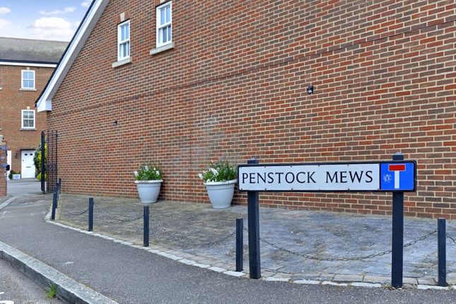 Flat to rent in Penstock Mews, Godalming