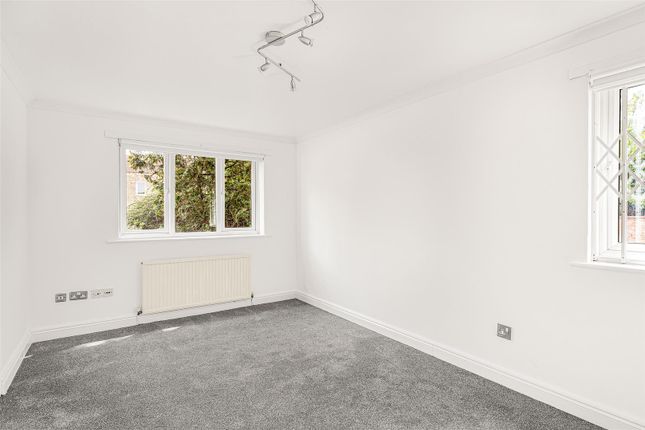 12, Godwin Close, Sewardstone photo 4