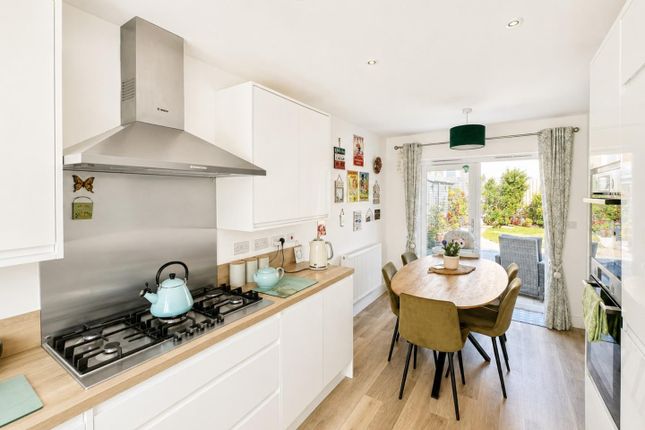 81, Lister Road, Dursley photo 4