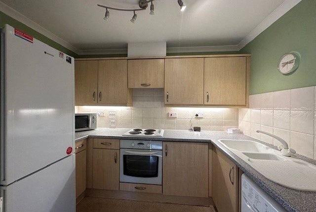 Flat 21, Highfields, 56, Richmond Gardens, Hampshire photo 4