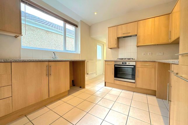 88 Bronllwyn Road, Pentre photo 3