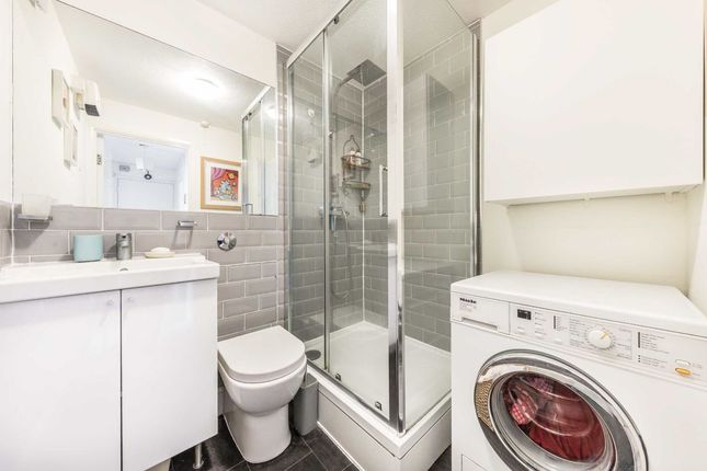 Flat for sale in Bakers Hill, London