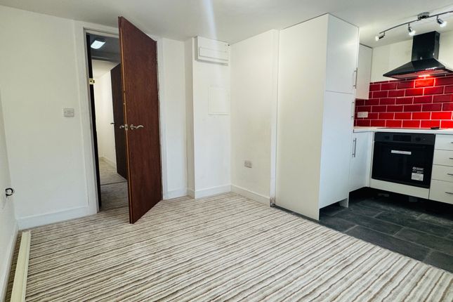 Flat 3, Carmarthen photo 3