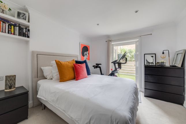Flat for sale in Westbourne Gardens, Notting Hill