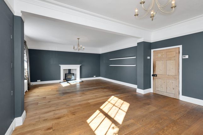 27 High Street, Royston photo 4