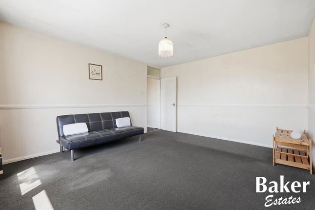 71 Patricia Court, Dryden Close, Ilford photo 4