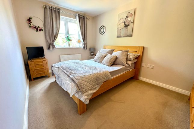 10, Field View Close, Leicester photo 4