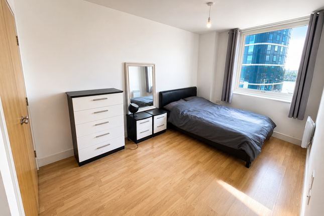 Marina Point East,Apartment 78, Dock Head Road, Chatham photo 3