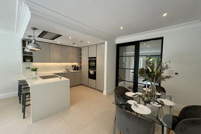 Four Jubilee Mews, Glen Island, Taplow photo 4