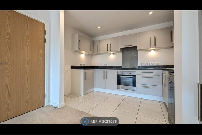 Flat, Henry House Ringers Road, Bromley photo 4