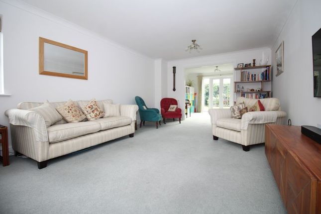 9, Hollow Trees Close, Tonbridge photo 2