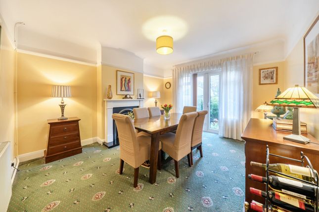 31 Gibsons Hill, London photo 2