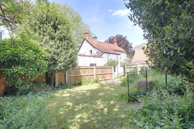 The Gardens, Thicket Road, Huntingdon photo 2