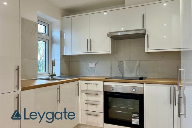 Flat 18, Two Oaks, Castleview Road, Weybridge photo 2