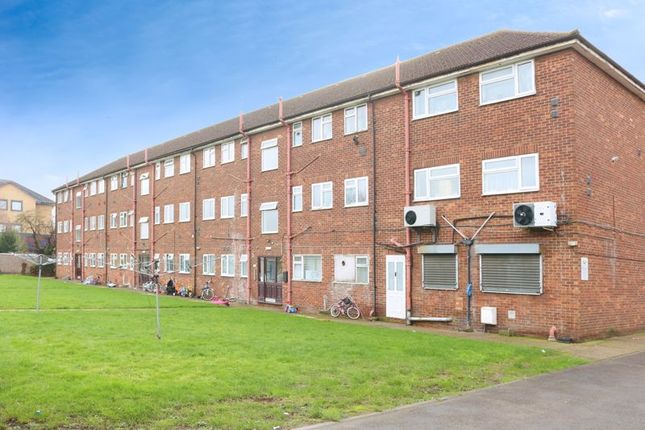 Flat for sale in Old Bath Road, Colnbrook, Slough