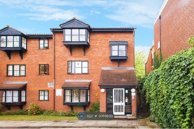 Flat, Warwick Gardens, London photo 3