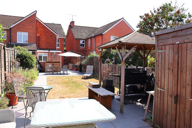 16, Fleet Road, Farnborough photo 4