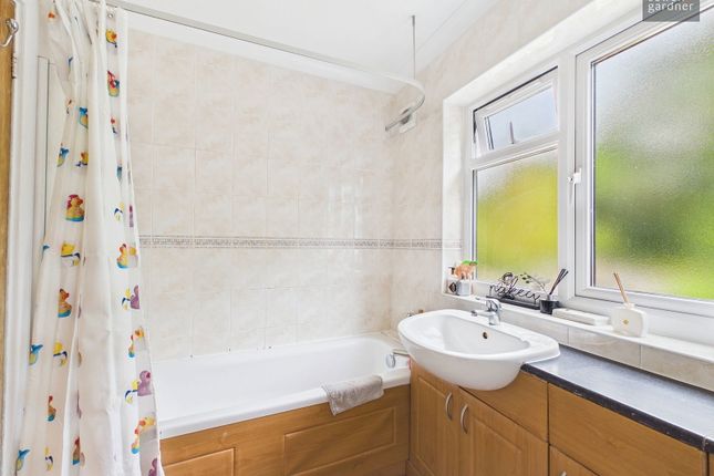 31, Gade Avenue, Watford photo 4