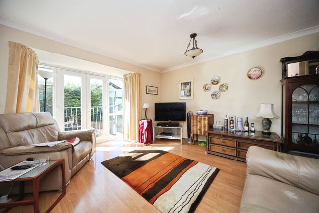 53, Staines Square, Dunstable photo 5