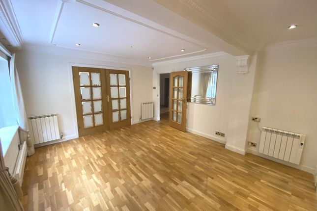 3, Lowther Close, Borehamwood photo 5