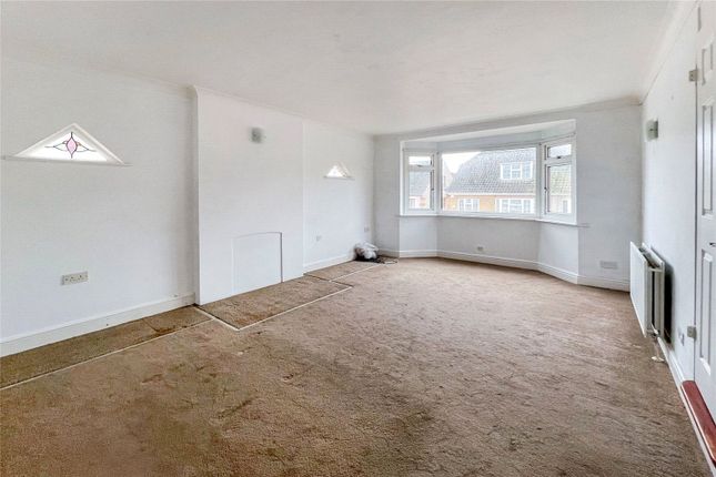 11, Walters Close, Essex photo 2