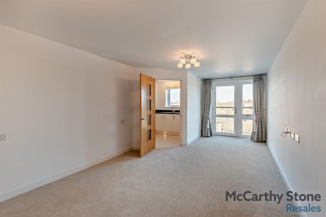 1-bed flat on 27 Edward House, Pegs Lane, Hertford, £280,000