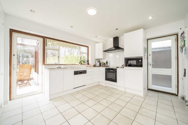Detached house to rent in Chatsworth Road, London