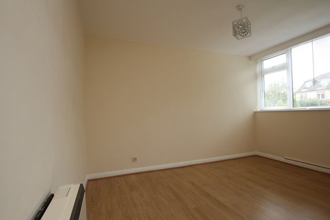 3 Tanfield Court, Guildford Road, Horsham photo 5