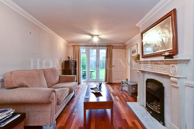 21, Holly Drive, Potters Bar photo 3