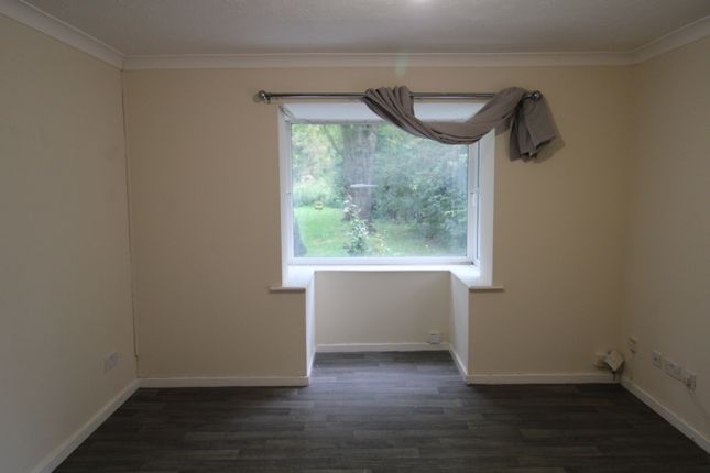 End terrace house to rent in Copperfields, Luton