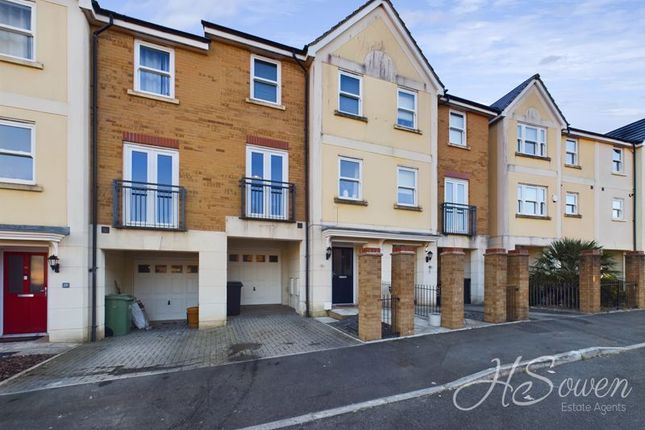Town house for sale in Darwin Crescent, Torquay