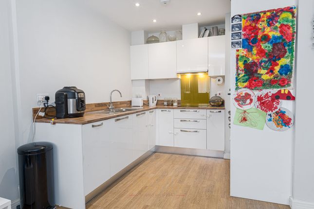Flat 19, Farringdon House Wood Street, East Grinstead photo 4