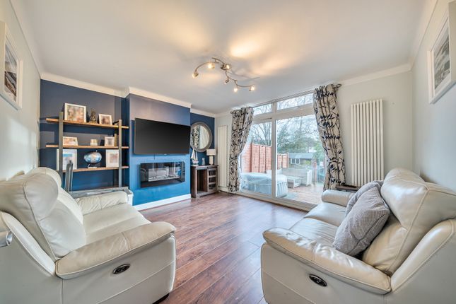 5, Valley Close, Middlesex photo 2