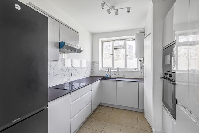 35 Rollo Court, Strasburg Road, London photo 2
