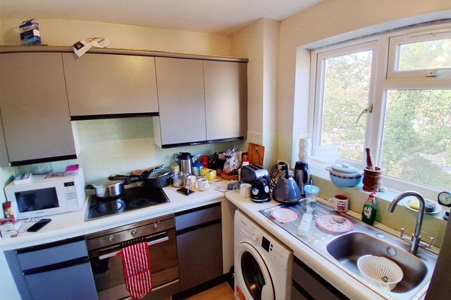 112, Gainsborough Road, Hayes photo 4