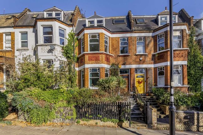 Thumbnail Property for sale in Highgate Hill, London