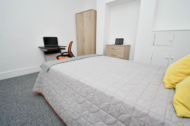 ROOM 1, 19, Netherby Street, Burnley photo 2