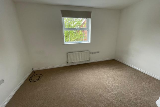 21, Swift Close, Slough photo 4