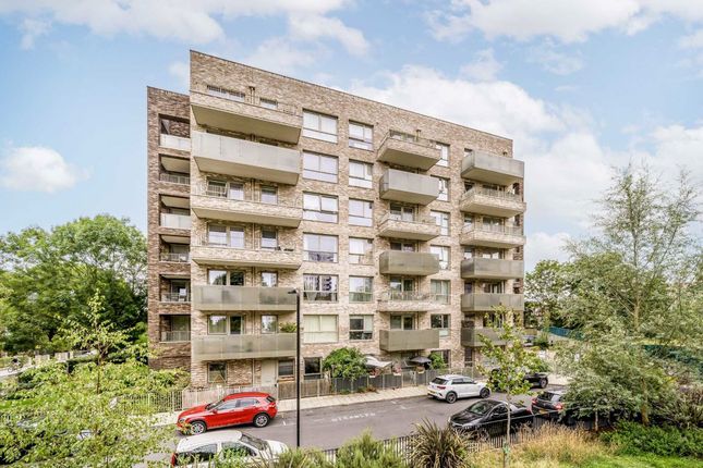 2-bed flat on 5 Habington House, Avenue Road, London, £470,000