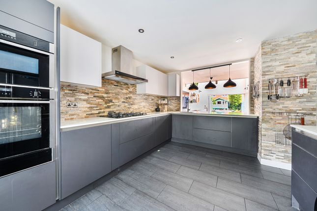 11, Priddy Place, Surrey photo 3