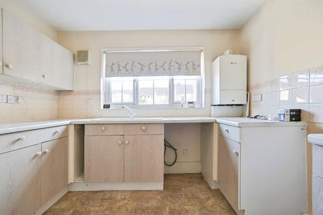 26, Wensleydale Drive, Leeds photo 4