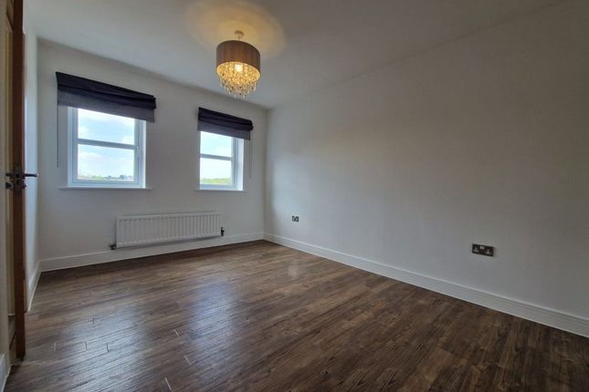Flat to rent in Church Hill, Loughton