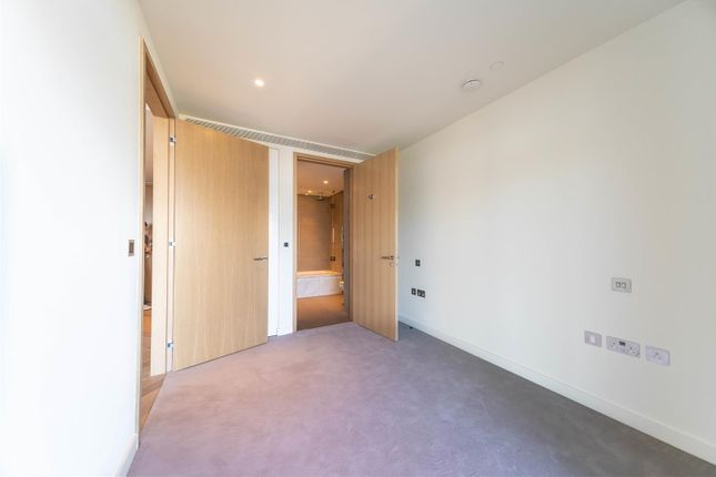 Flat for sale in Worship Street, London