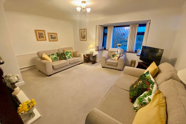 14, Henley Gardens, Fareham photo 4