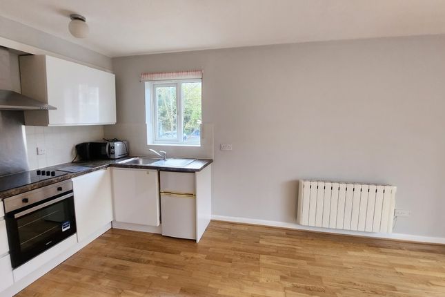 Flat to rent in Ashbourne Road, London
