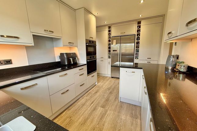 10, Middlefield Close, Saltash photo 2